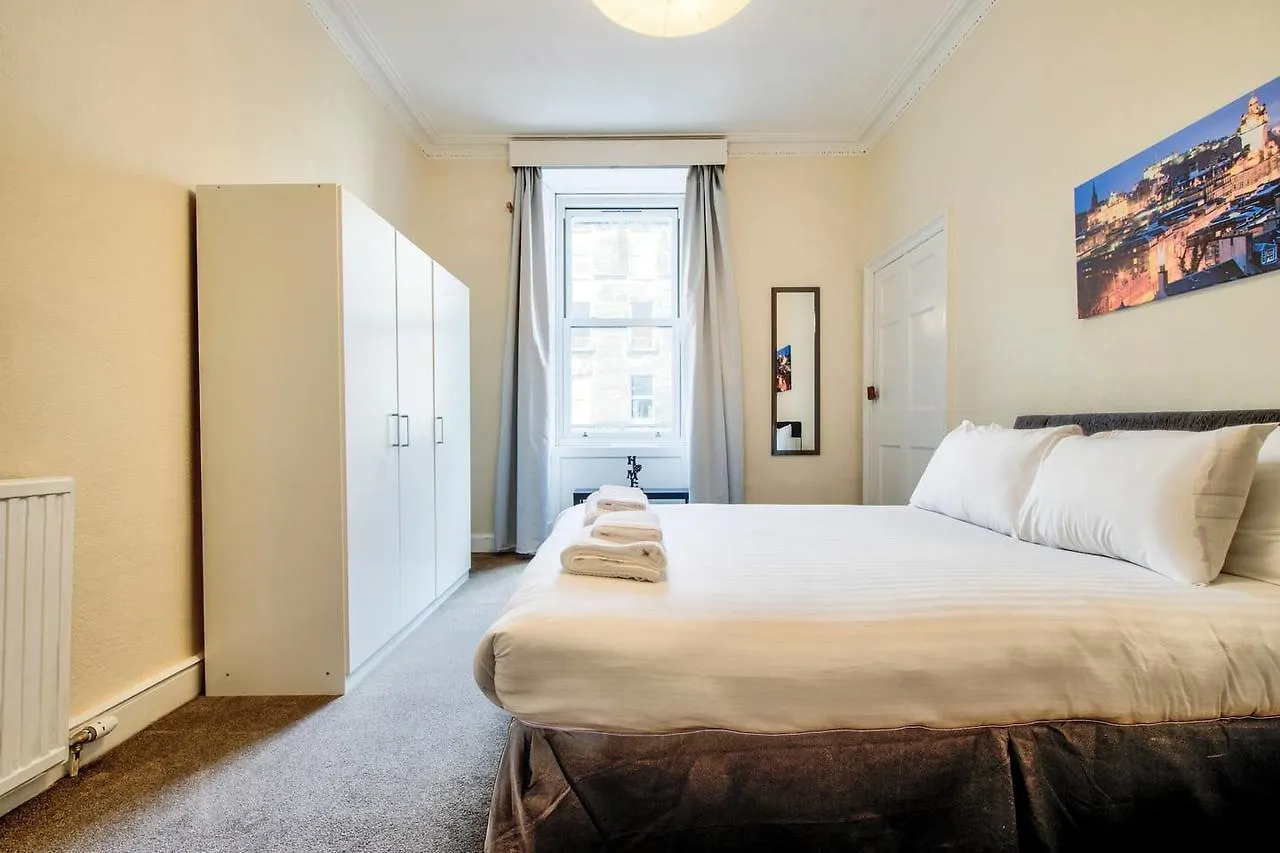 Spacious 4 Bedroom Apartment On The South Side Edinburgh Birleşik Krallık