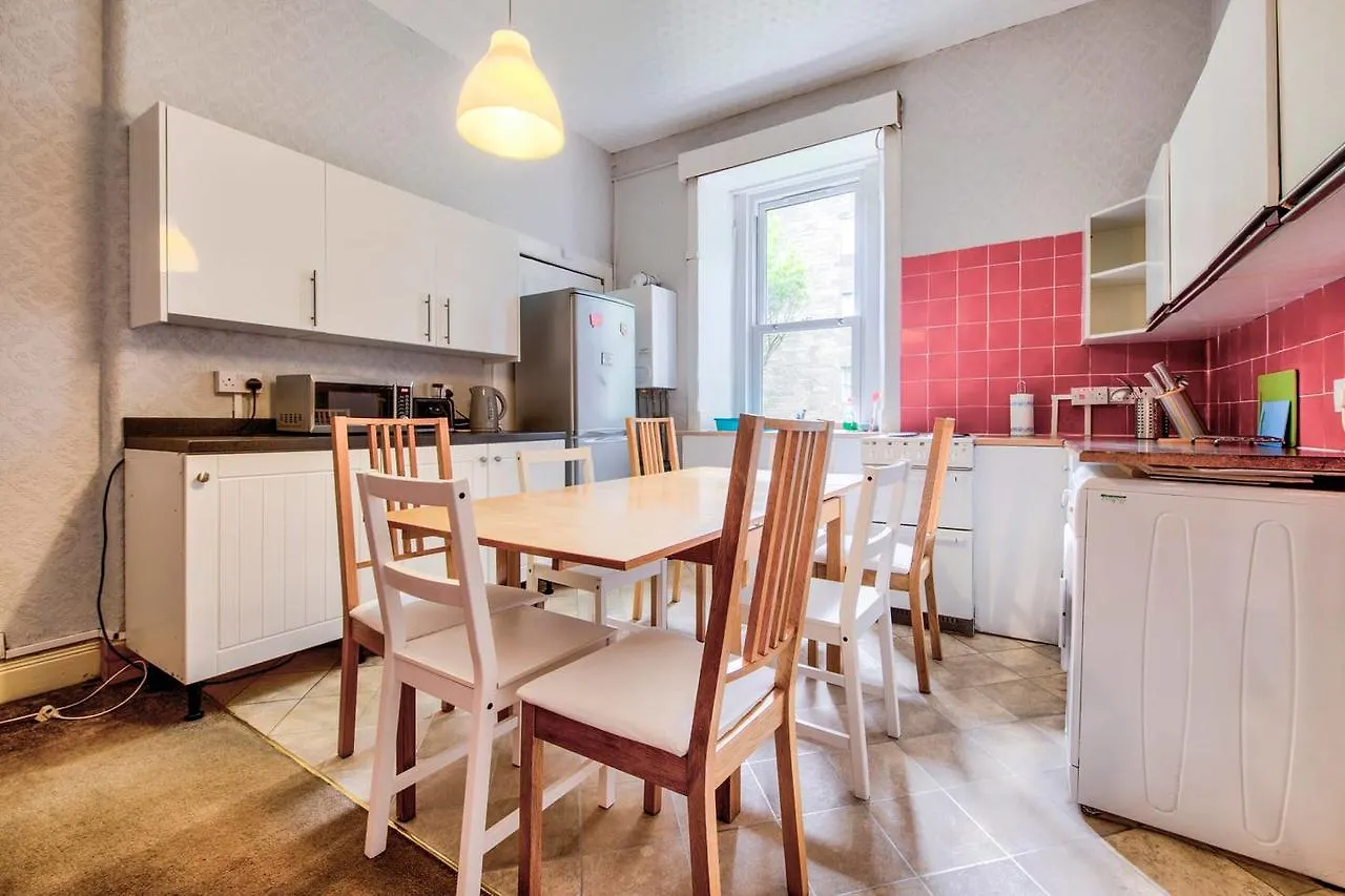 Spacious 4 Bedroom Apartment On The South Side Edinburgh 0*,  Birleşik Krallık