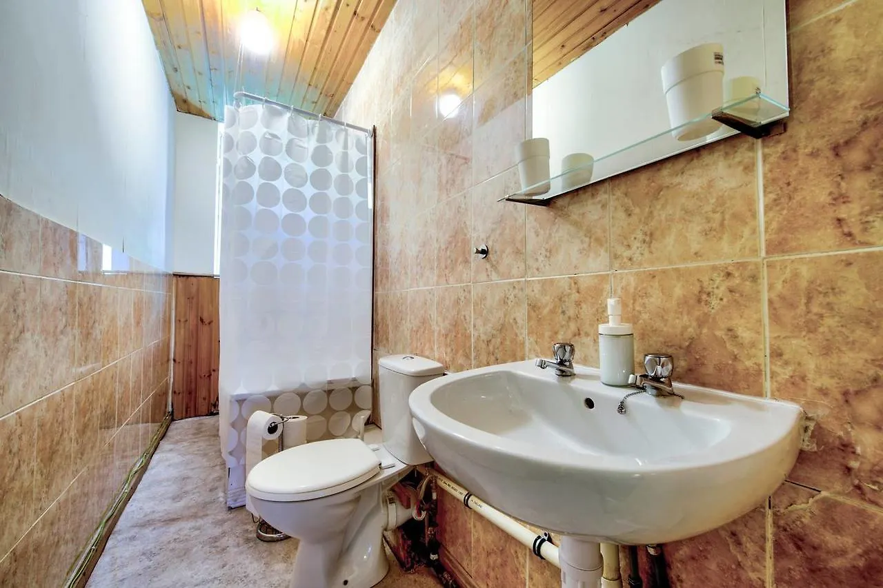 Spacious 4 Bedroom Apartment On The South Side Edinburgh