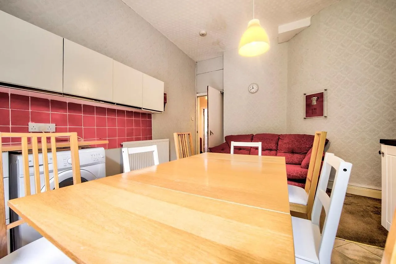 Spacious 4 Bedroom Apartment On The South Side Edinburgh Birleşik Krallık