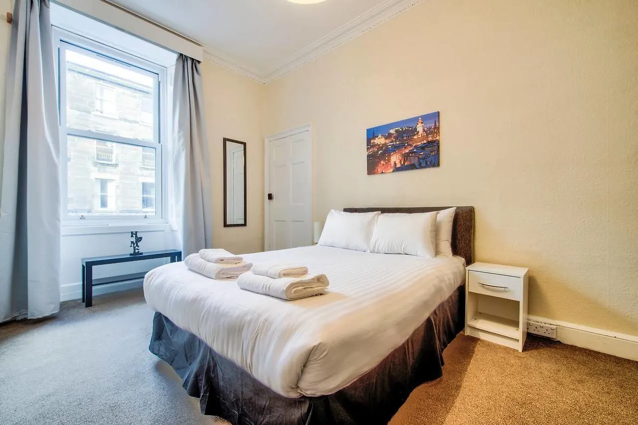 Spacious 4 Bedroom Apartment On The South Side Edinburgh 0*,  Birleşik Krallık